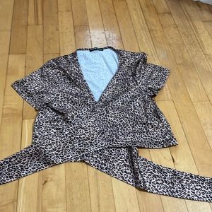 Cheetah print wrap top size: small